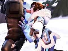 Толстушка Мэй из Overwatch сосет у вооруженного солдата