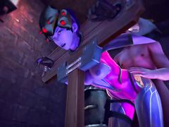 Закованная в колодки Роковая вдова из Overwatch трахается с катом