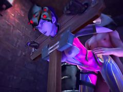 Закованная в колодки Роковая вдова из Overwatch трахается с катом