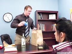 Злой преподаватель наказал сексом в школе дерзкую брюнетку