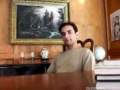 Любвеобильная милфа трахается на улице с новым хахалем