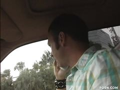 Оказывающая эскорт услуги малышка с наслаждение отдается новому клиенту