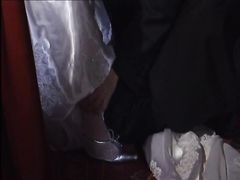 Невеста и жених занимаются анальным сексом после свадьбы