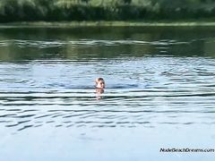 Скрытое видеонаблюдение за купающейся в озере юной нудисткой