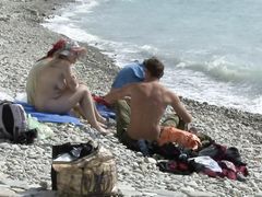 Аморальные русские нудисты ебутся толпой посреди дикого пляжа
